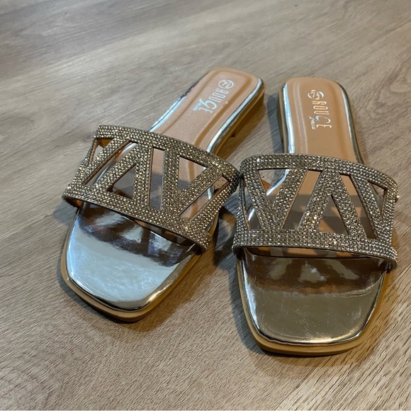 Rouge Helium Geometric Rhinestone Flat Sandals - Picture 3 of 9